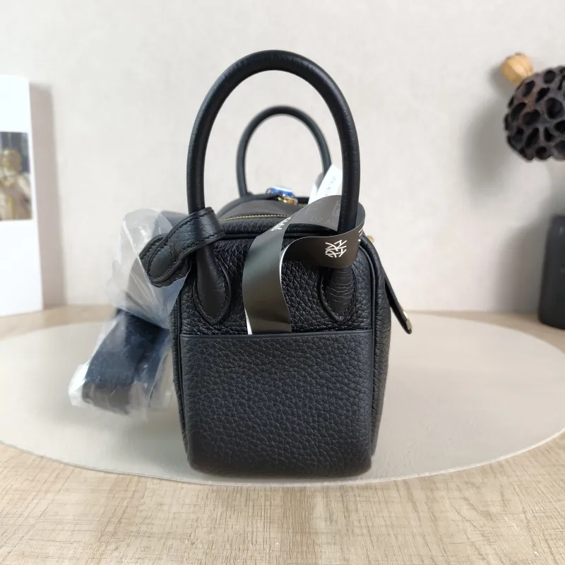 Hermès Shoulder Bag Lindy Mini 19 Black Taurillon Clemence TC Calfskin Mini 19 × 9 × 13 cm G — detail view 4 of 11