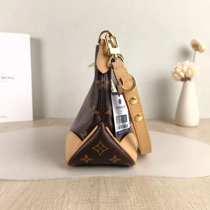 Louis Vuitton Crossbody Bag Boulogne PVC Small 26 × 9.5 × 16 cm — detail view 5 of 9