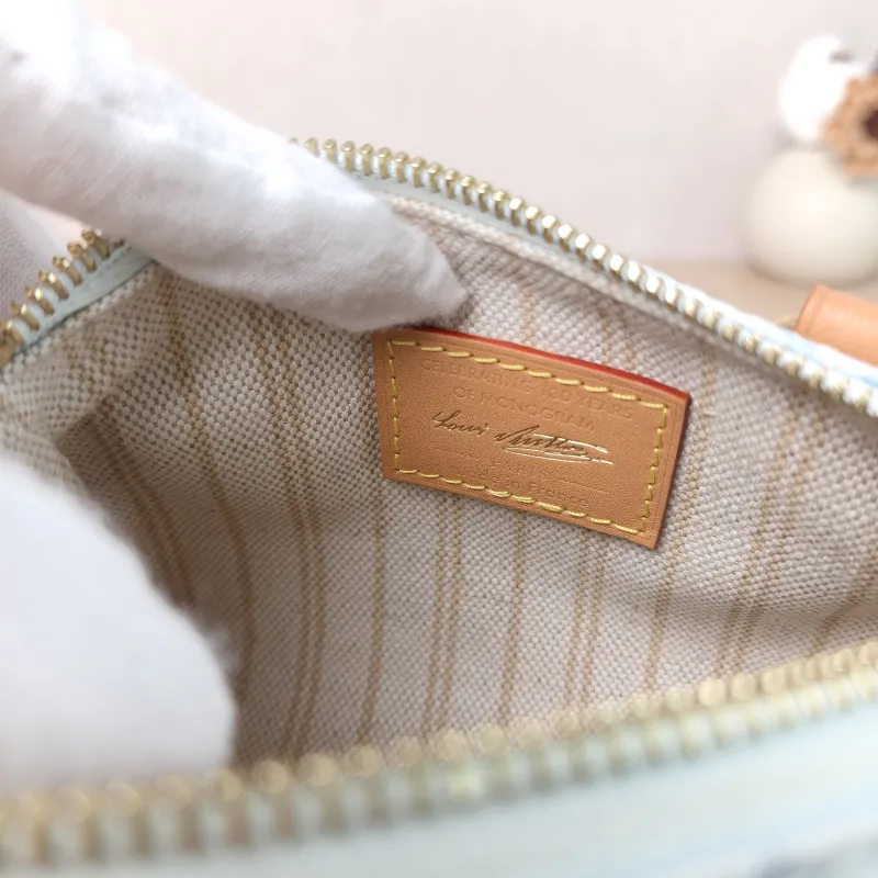 Louis Vuitton Crossbody Bag Speedy Nano Blue PV Cnano16 × 7.5 × 10 cm — detail view 6 of 15