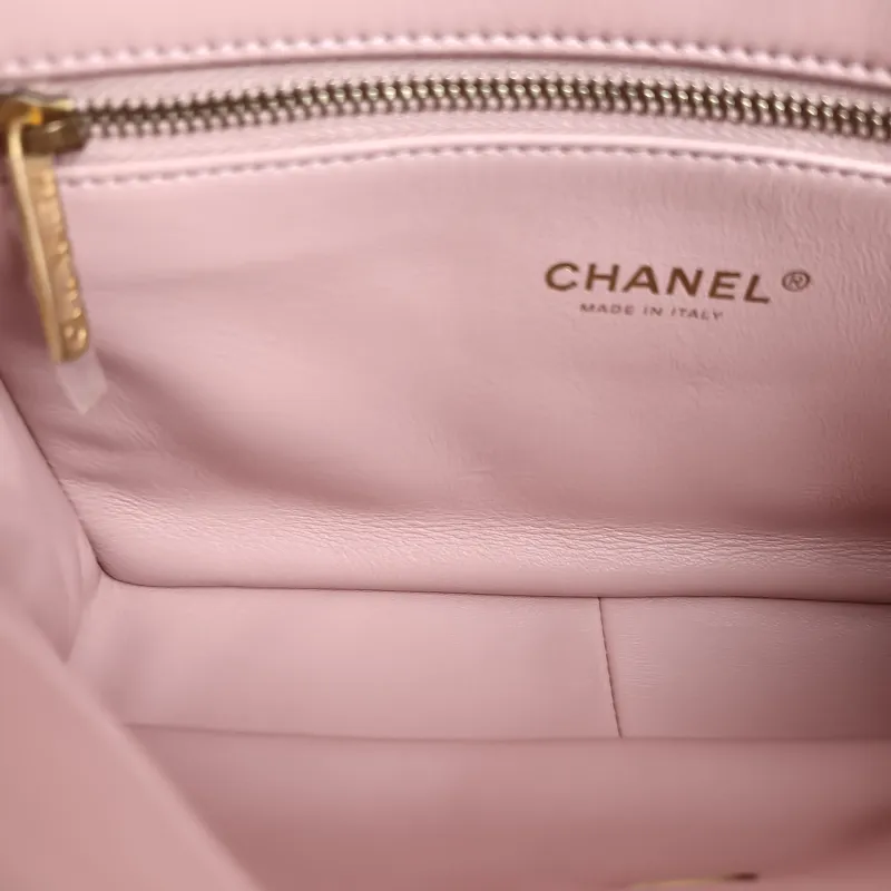 Chanel Crossbody Bag Pink Crossbody Bag Pink Lambskin One Size 23 × 5 × 16 cm — detail view 10 of 13