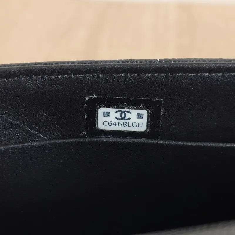 Chanel Crossbody Bag kelly Black Grained Calfskin One Size 18 × 4.5 × 10 cm — detail view 3 of 12