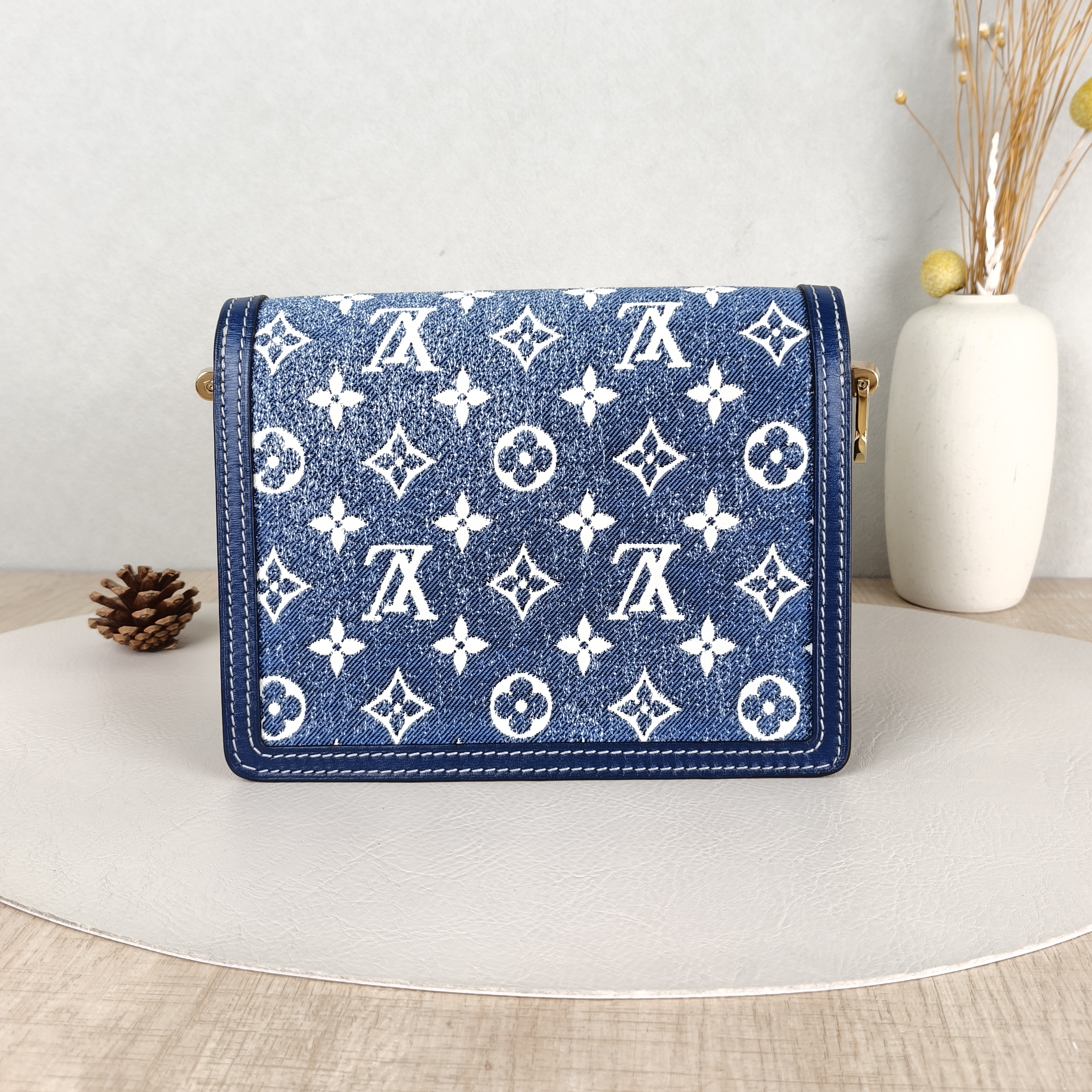 Louis Vuitton Crossbody Bag Dauphine Blue mini20 × 9 × 15 cm — cover view 3 of 5
