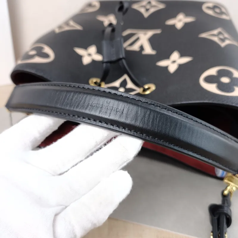 Louis Vuitton Shoulder Bag NÉONOÉ Bucket Bag Black · White Monogram Empreinte Embossed Calfskin Medium 26 × 17.5 × 26 cm — detail view 9 of 14