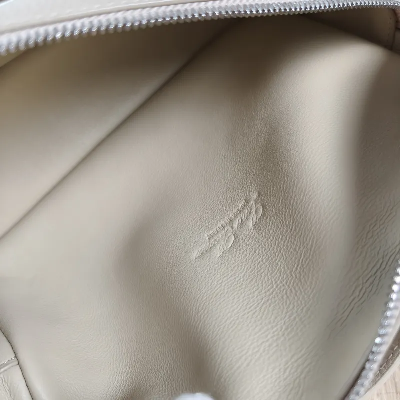 Loro Piana Crossbody Bag Extra Pocket L19 Grey Calfskin One Size 19 × 7 × 11.5 cm — detail view 8 of 12