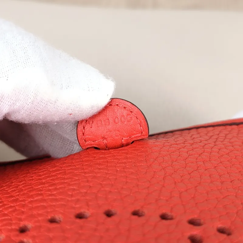 Hermès Crossbody Bag Evelyne Mini 16 Mini 16 S3 Red TC Calfskin Mini 17 × 5.5 × 18 cm Y — detail view 6 of 8