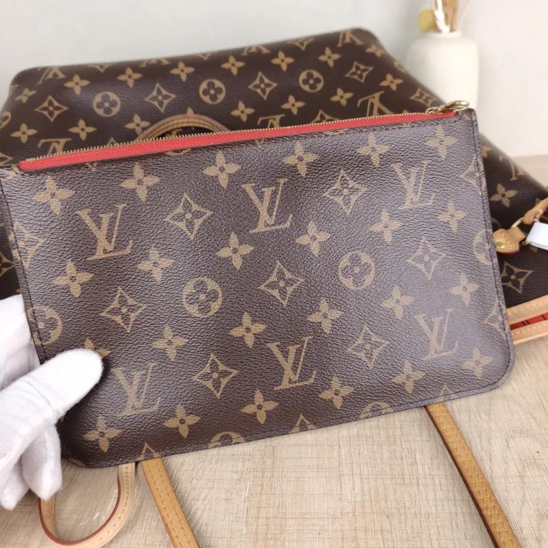 Louis Vuitton Shoulder Bag Neverfull Monogram PVC Medium31 × 14 × 28 cm — detail view 2 of 11