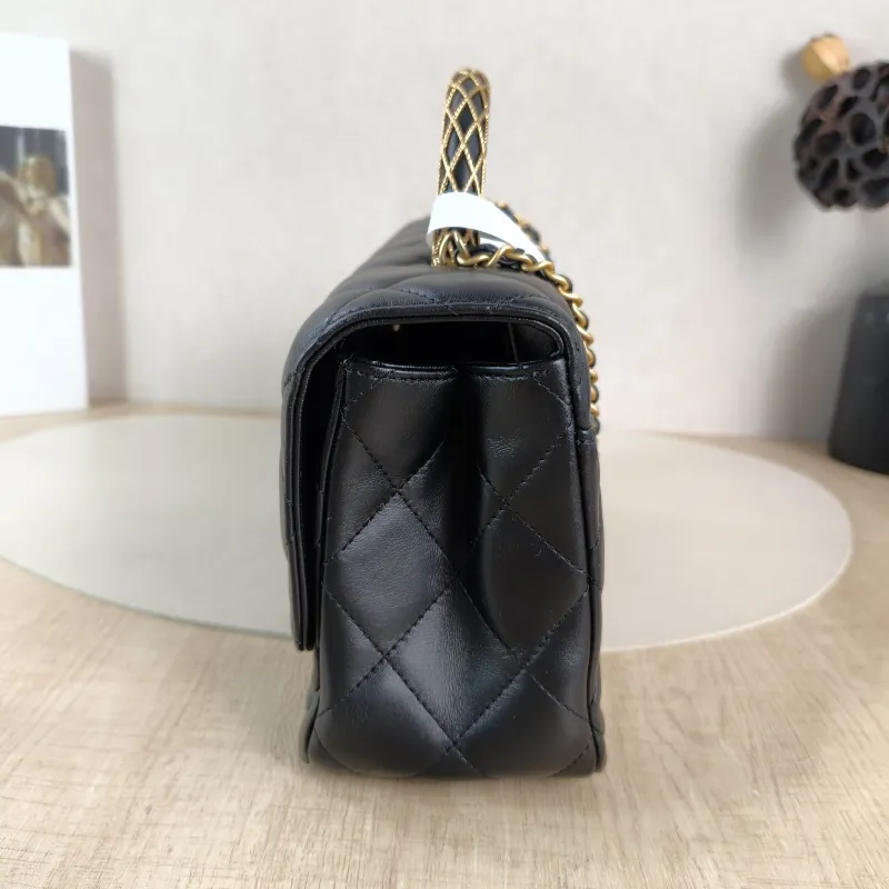 Chanel Crossbody Bag Black with Gold-Tone Hardware Lambskin One Size 25 × 10 × 16 cm — detail view 10 of 12