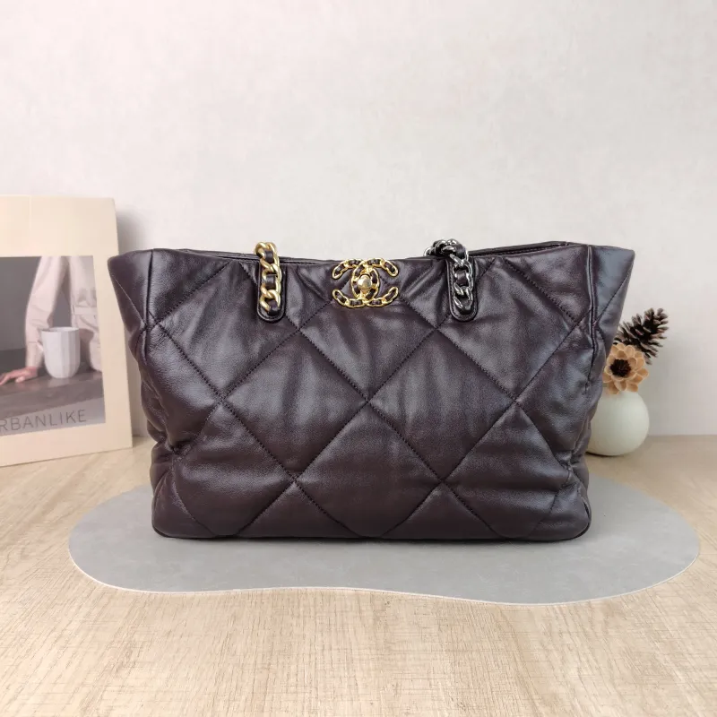 Chanel Shoulder Bag 19 bag Tote Bag Lambskin One Size 33 × 10.5 × 23 cm