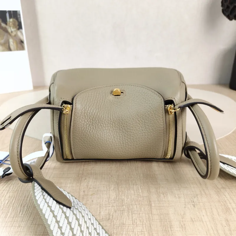 Hermès Crossbody Bag Lindy Mini 19 8Q Beige TC Calfskin Mini 19 × 9.5 × 13 cm G — detail view 9 of 12
