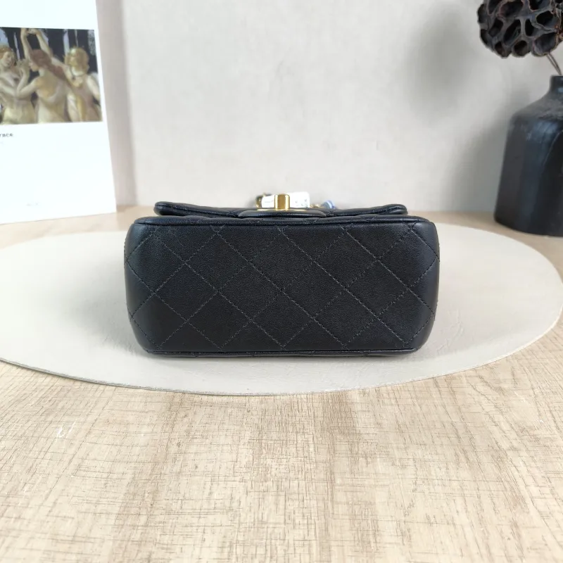Chanel Crossbody Bag Black Lambskin One Size 17 × 8 × 13.5 cm — cover view 2 of 5