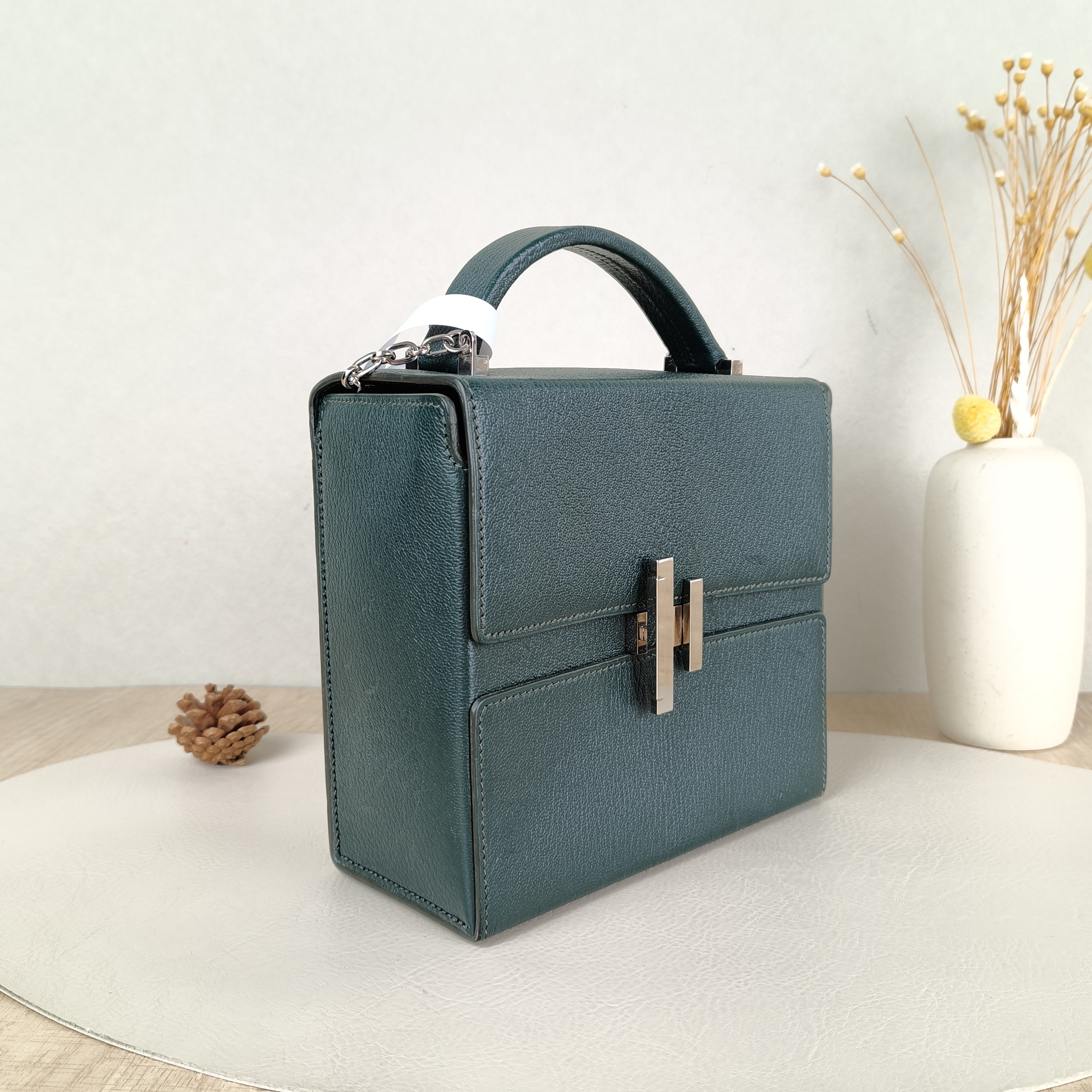 Hermès Crossbody Bag Cinhetic 18Box Bag6O Lambskin One Size18 × 8 × 17 cm — cover view 2 of 5