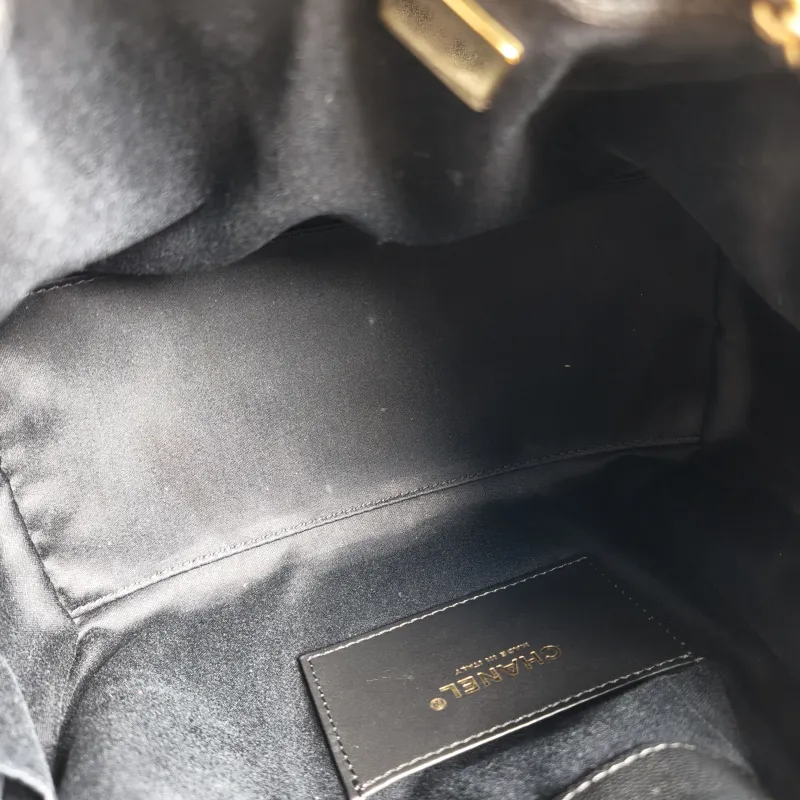 Chanel Shoulder Bag25Bag Black Grained Calfskin Small26 × 14 × 30 cm — detail view 9 of 13