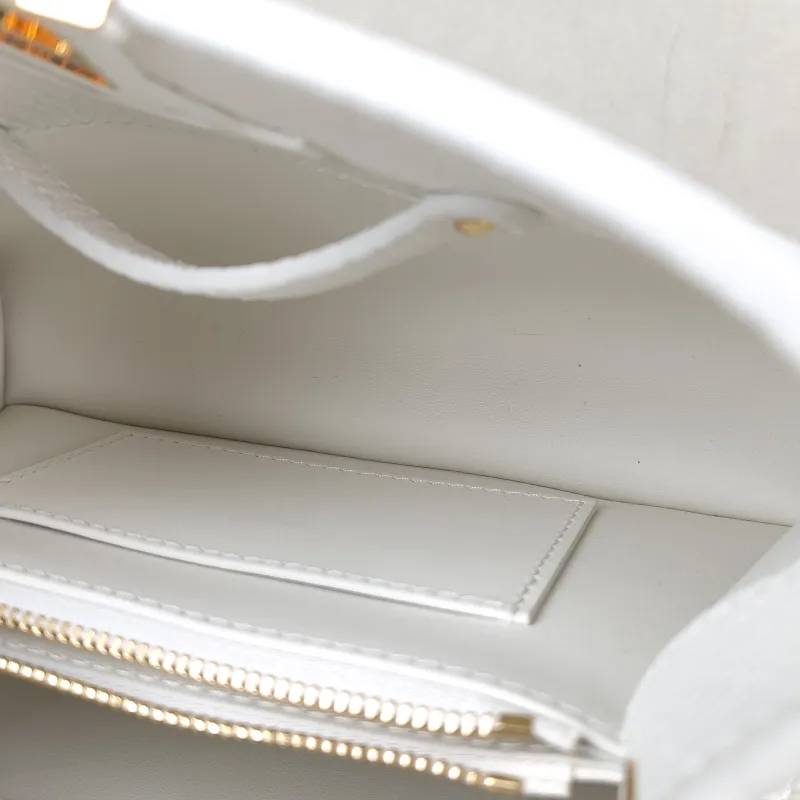 Louis Vuitton Shoulder Bag MY Capucines White Calfskin One Size 23 × 8 × 15 cm — detail view 6 of 13