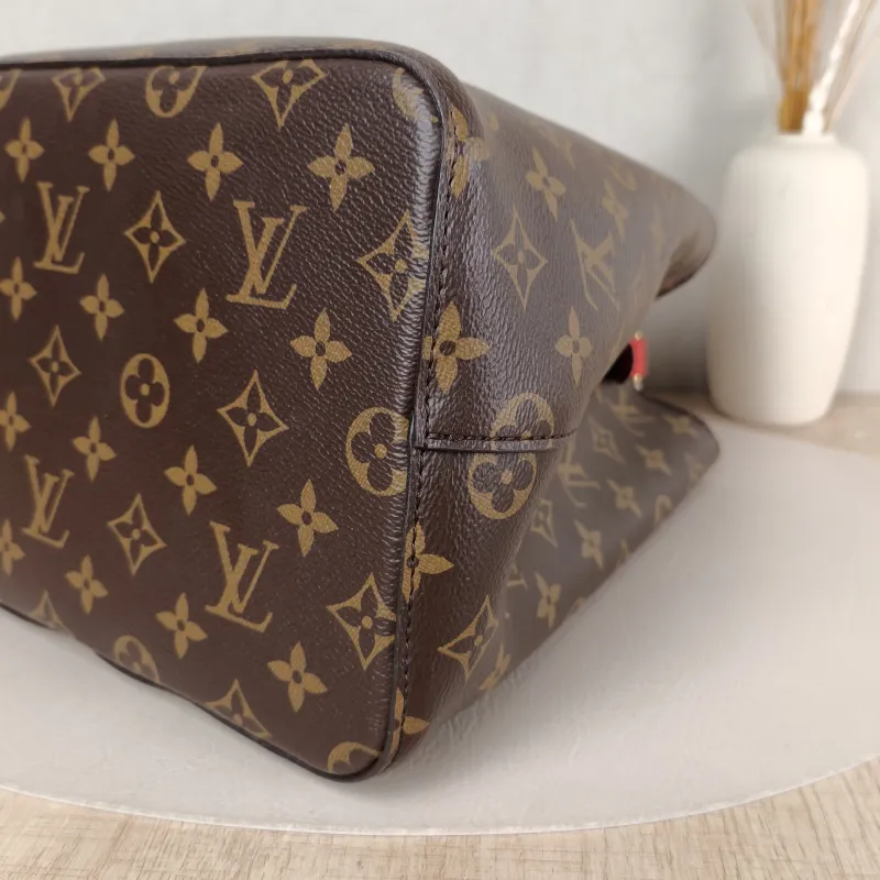 Louis Vuitton Shoulder Bag NÉONOÉ Bucket Bag PVC Medium 26 × 17.5 × 26 cm — detail view 6 of 9