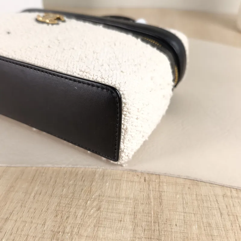 Chanel Crossbody Baglp Box Bag Top Handle Crossbody Bag White Black One Size19.5 × 5 × 17 cm — detail view 8 of 12