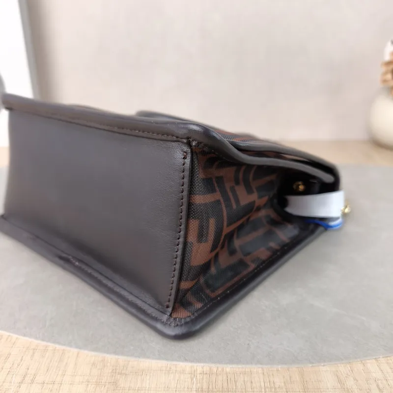 FENDI Shoulder Bag Kan IS houlder Bag Brown Calfskin One Size19 × 9 × 15.5 cm — detail view 1 of 13