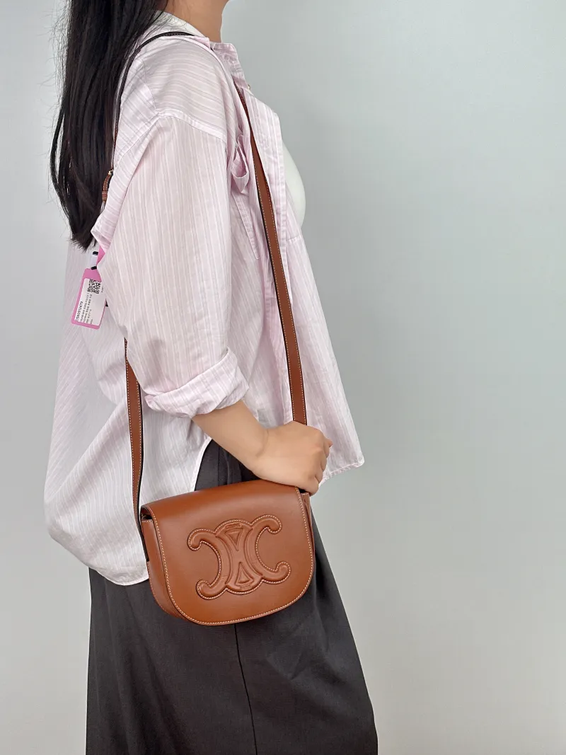 CELINE Crossbody Bag FOLCO TRIOMPHE Caramel Calfskin One Size 18.5 × 7 × 15 cm — on-model view 2 of 2