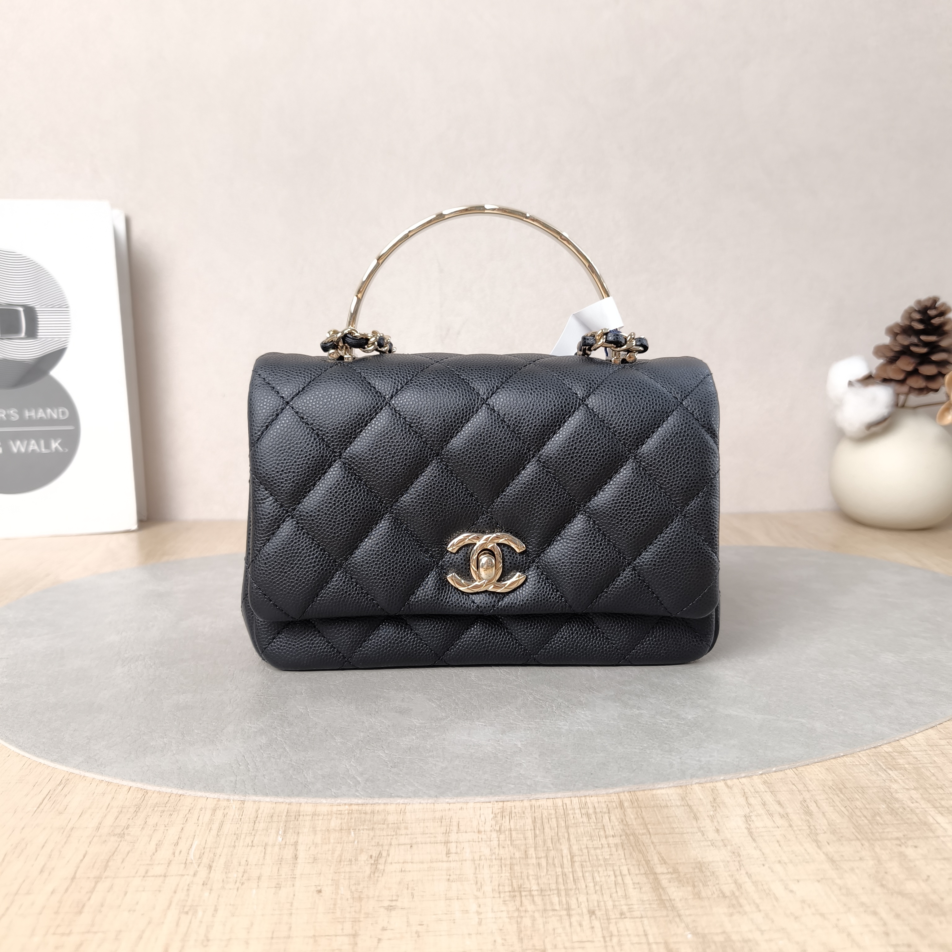 Chanel Crossbody Bag25s crush handle Black Grained Calfskinmini18 × 6 × 12 cm