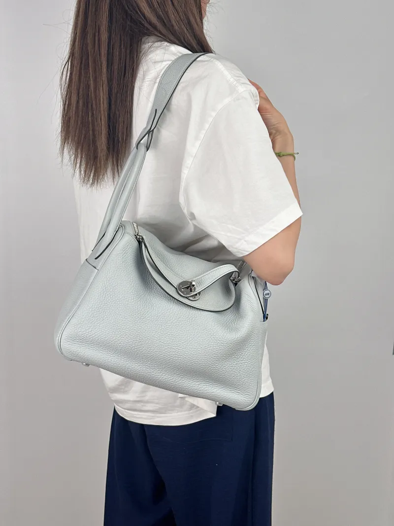Hermès Crossbody Bag Lindy 30 Taurillon Clemence TC Calfskin One Size30 × 15 × 19 cm — on-model view 2 of 2
