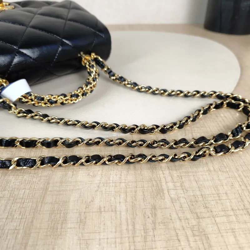 Chanel Crossbody Bag Black Lambskinmini19 × 8.5 × 14 cm — detail view 9 of 15