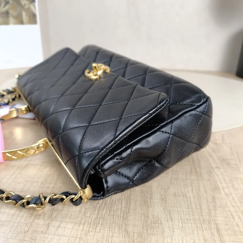 Chanel Crossbody Bag Black Lambskin Medium27 × 6 × 14 cm — detail view 13 of 14