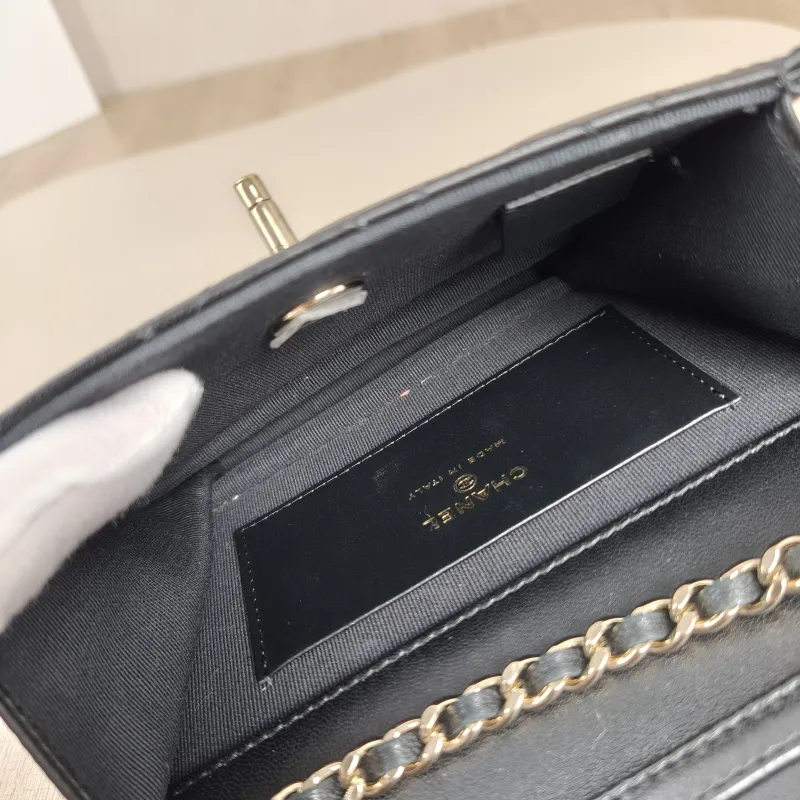 Chanel Crossbody Bag26c Pearl Black Lambskinmini15 × 5.5 × 10.5 cm — detail view 9 of 13