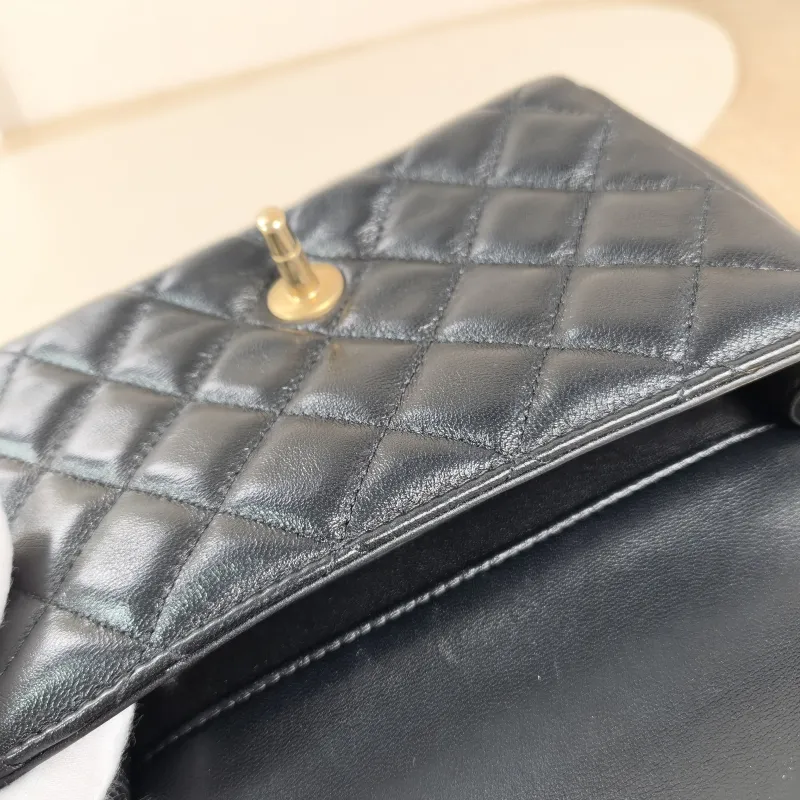 Chanel Crossbody Bag Pearl Black Lambskinmini17 × 5 × 12.5 cm — detail view 4 of 12