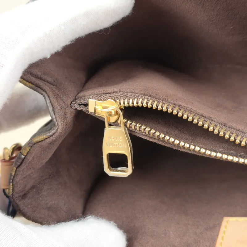 Louis Vuitton Crossbody Bag Pochette Métis East West Monogram PVC Small 21.5 × 6 × 13.5 cm — detail view 9 of 16