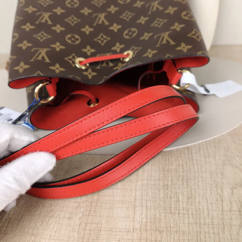 Louis Vuitton Shoulder Bag NÉONOÉ Bucket Bag PVC Medium 26 × 17.5 × 26 cm — detail view 6 of 9