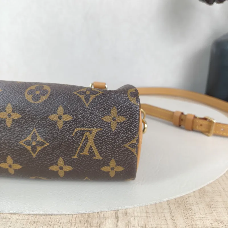 Louis Vuitton Crossbody Bag Speedy Nano Shoulder Strap PV Cnano16 × 7.5 × 10 cm — detail view 11 of 12