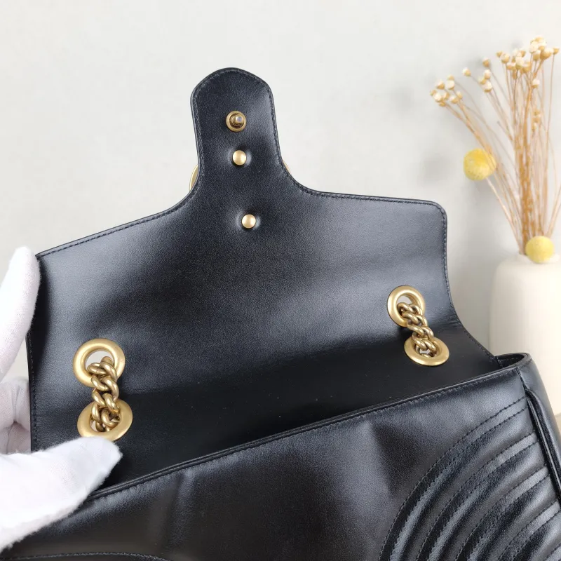GUCCI Crossbody Bag GG Marmont Medium Marmont 26 Black CC alfskin Medium 26 × 7 × 15 cm — detail view 2 of 13