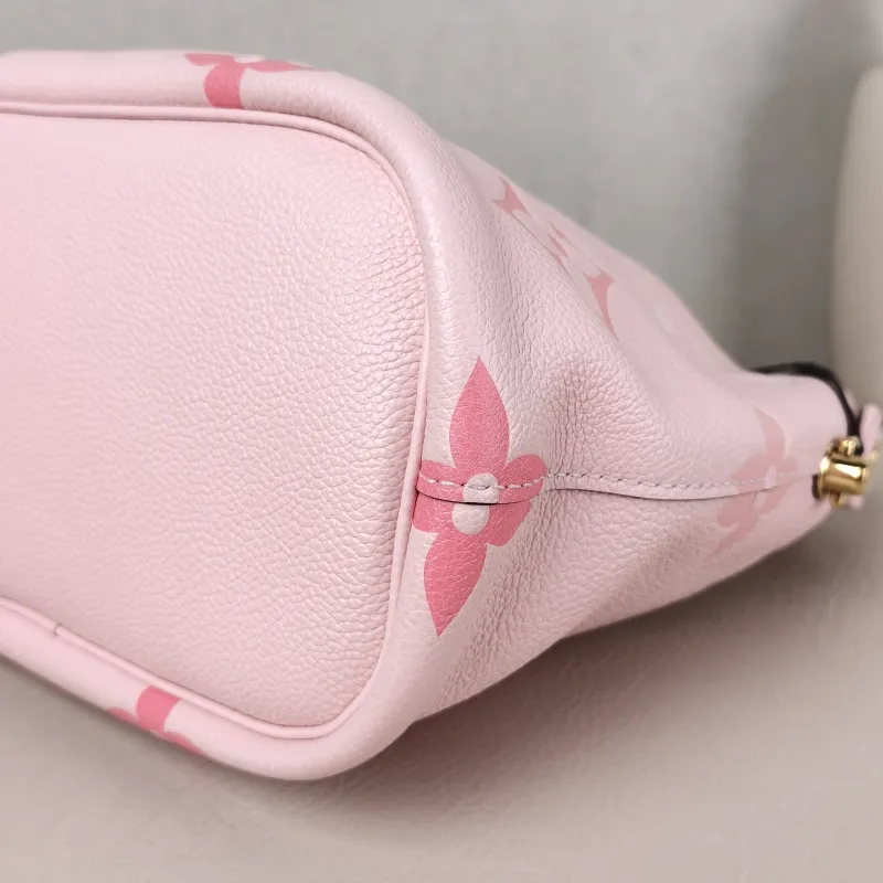 Louis Vuitton Shoulder Bag Marshmallow Vanity Case Bag Pink Calfskin One Size 24 × 13 × 22 cm — detail view 1 of 12