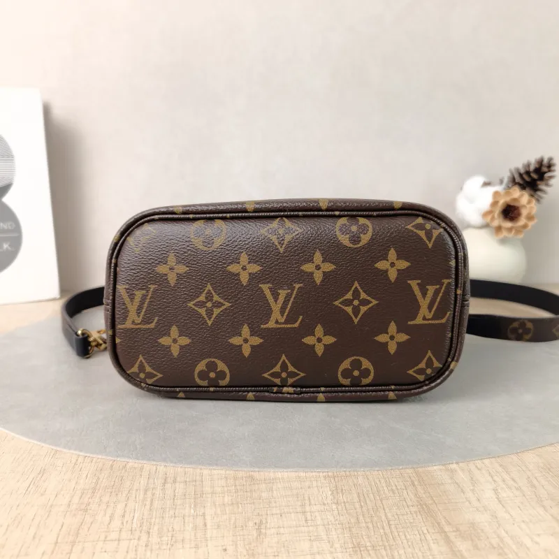 Louis Vuitton Crossbody Bag NEVERFULL INSIDE OUT BB Black PVC · Calfskin BB26.5 × 11 × 16.5 cm — cover view 6 of 6