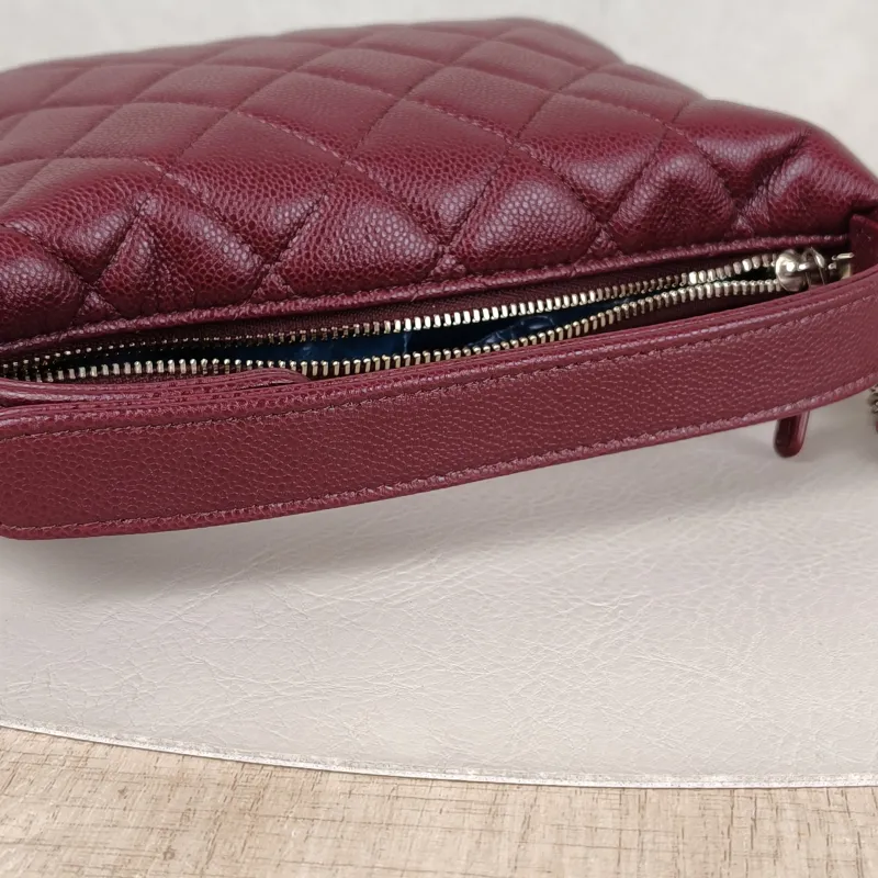 Chanel Crossbody Bag Crossbody Bag Red Grained Calfskin One Size 16 × 6 × 12 cm — detail view 10 of 13