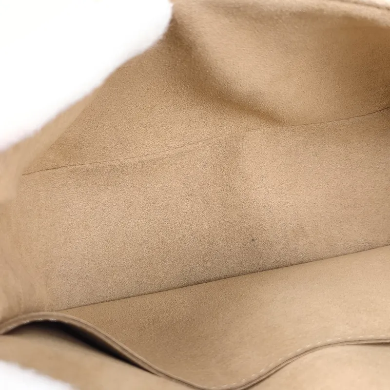 Louis Vuitton Shoulder Bag BUCI Beige Epi Embossed Calfskin 24.5 × 9 × 15.5 cm — detail view 4 of 13