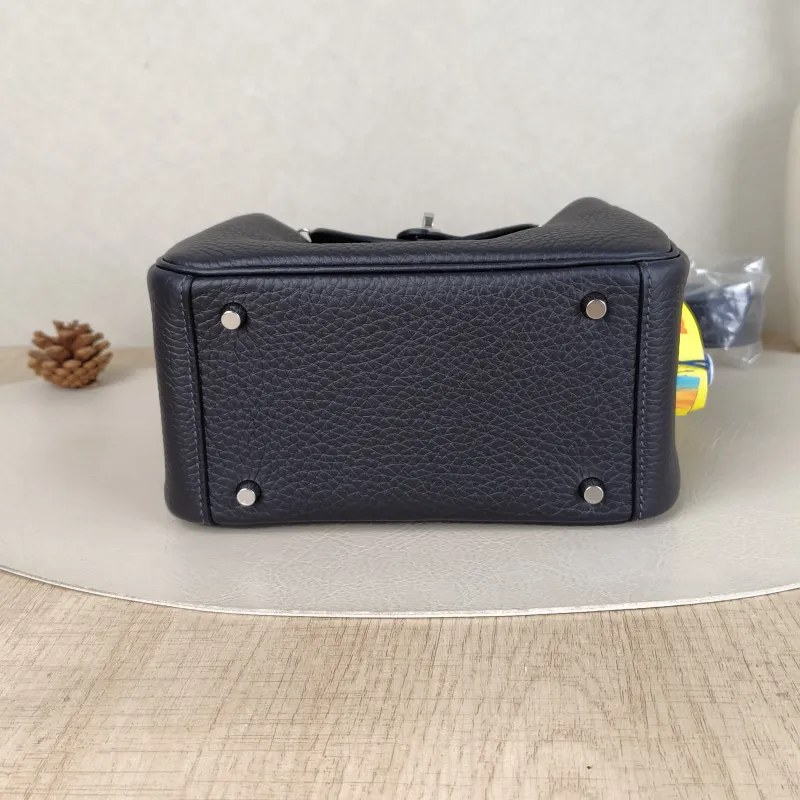 Hermès Crossbody Bag Lindy Mini 19 TC Calfskinmini19 × 9.5 × 13 cm — cover view 3 of 5