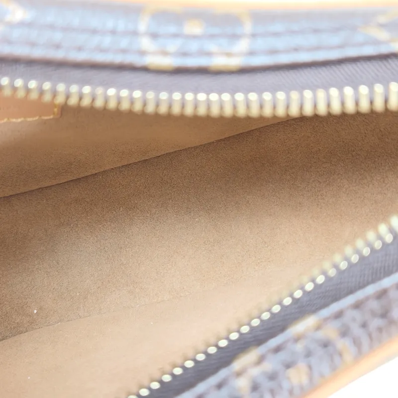 Louis Vuitton Crossbody Bag Loop Monogram PVC Small 23 × 6 × 13 cm — detail view 2 of 14