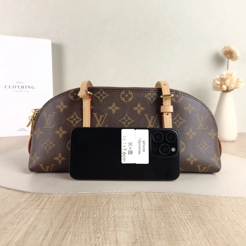 Louis Vuitton Shoulder Bag Squire East West Monogram PVC One Size 29 × 8 × 14 cm — cover view 4 of 6