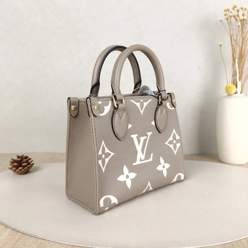 Louis Vuitton Crossbody Bag Onthego BB · White Empreinte Embossed Calfskin Monogram BB18 × 8.5 × 15 cm — cover view 2 of 6