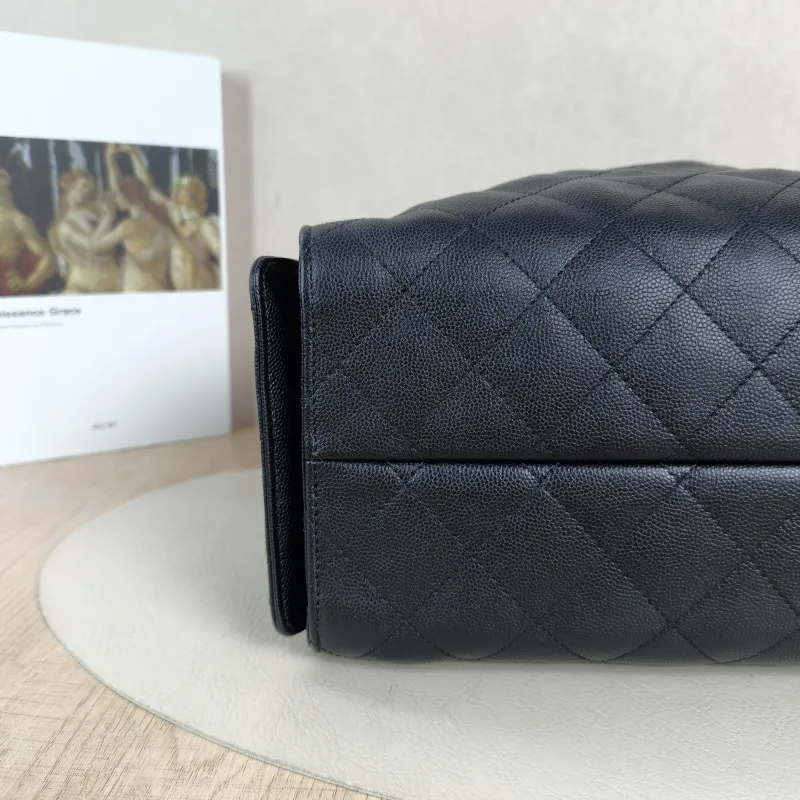 Chanel Shoulder Bag25Bag Black Grained Calfskin Small26 × 14 × 30 cm — detail view 7 of 11