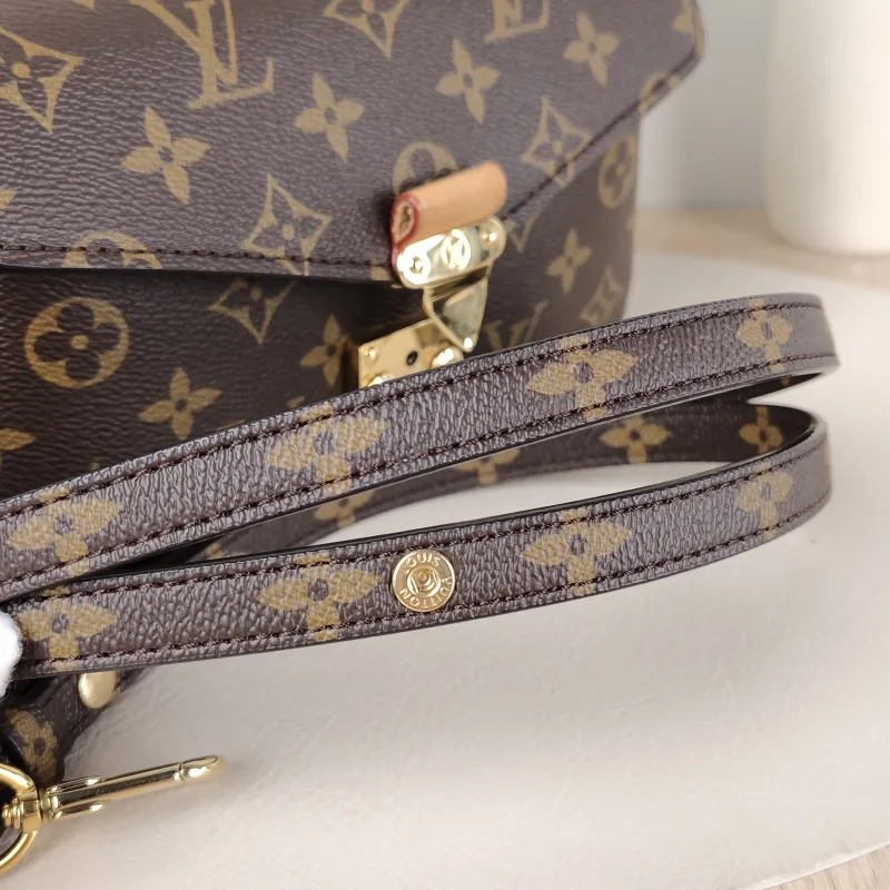 Louis Vuitton Crossbody Bag Pochette Métis East West Monogram PVC Small 21.5 × 6 × 13.5 cm — detail view 5 of 17