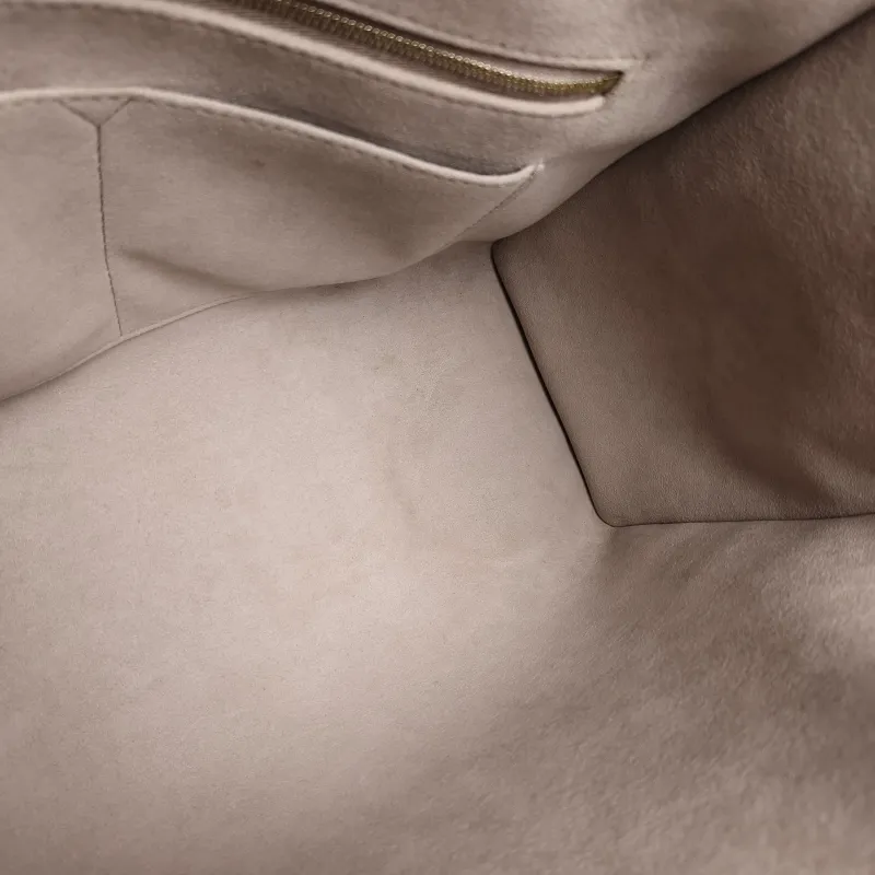 Louis Vuitton Shoulder Bag Onthego Medium · White Monogram Empreinte Embossed Calfskin Medium 35 × 14 × 27 cm — detail view 2 of 10