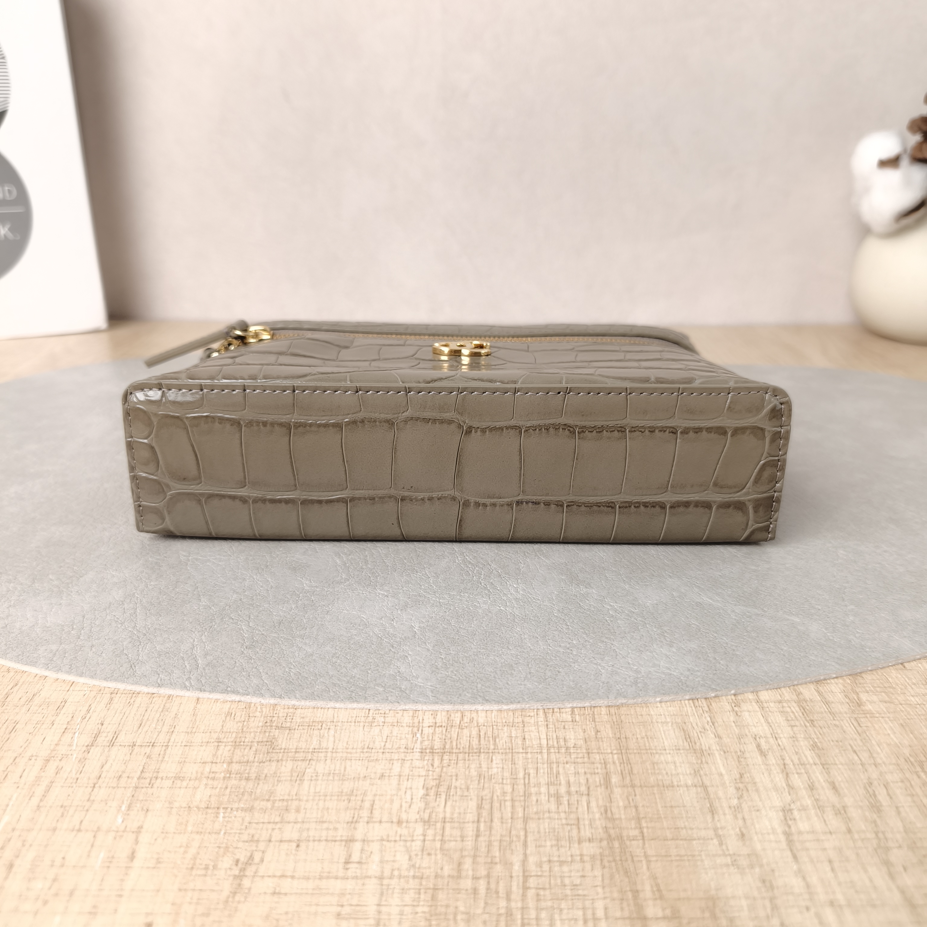 Chanel Crossbody Bag26a Collectionlp Top Handle Bag Grey Calfskin One Size19.5 × 5 × 17 cm — cover view 4 of 6