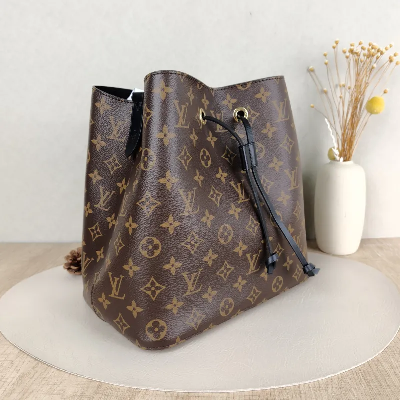 Louis Vuitton Shoulder Bag NÉONOÉ Bucket Bag Black PVC Medium26 × 17.5 × 26 cm — cover view 5 of 5