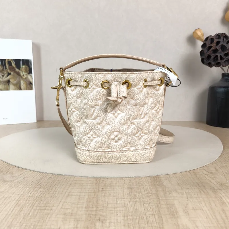 Louis Vuitton Shoulder Bag Petit Noé Bucket Bag Vintage Small 24 × 18 × 27 cm