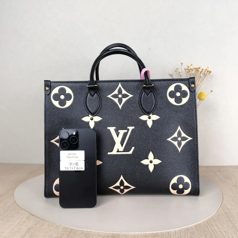 Louis Vuitton Shoulder Bag Onthego Medium Black · White Empreinte Embossed Calfskin Monogram Medium35 × 14 × 27 cm — cover view 2 of 5