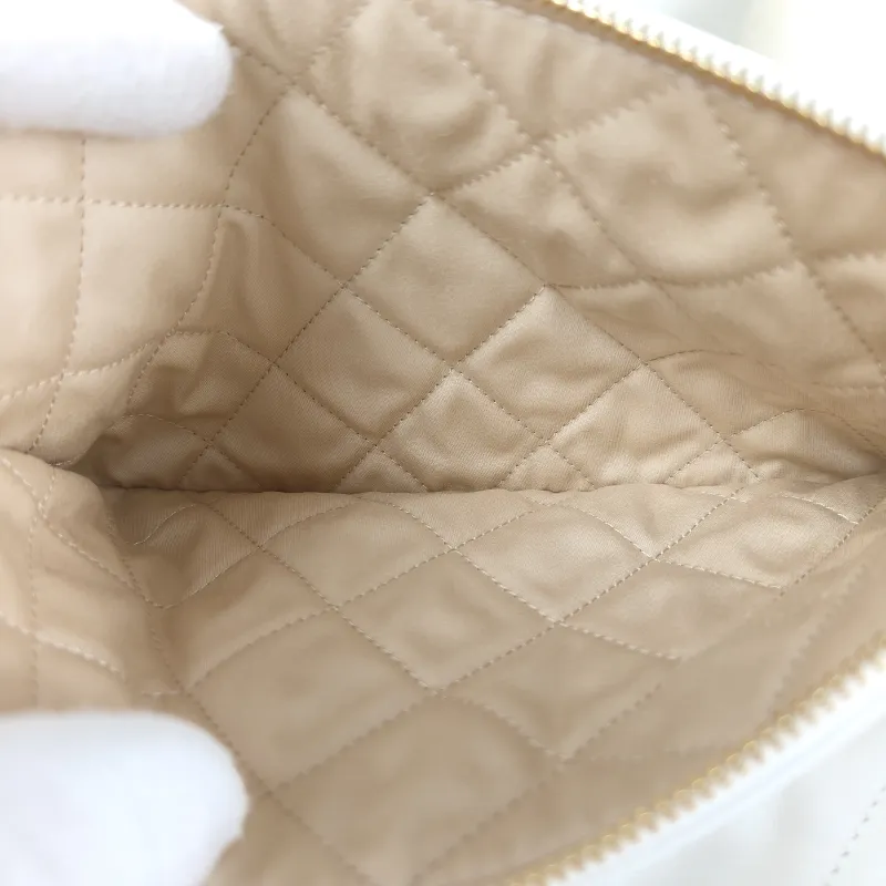 Chanel Shoulder Bag22Bag White CC alfskin Small35 × 7 × 37 cm — detail view 4 of 14