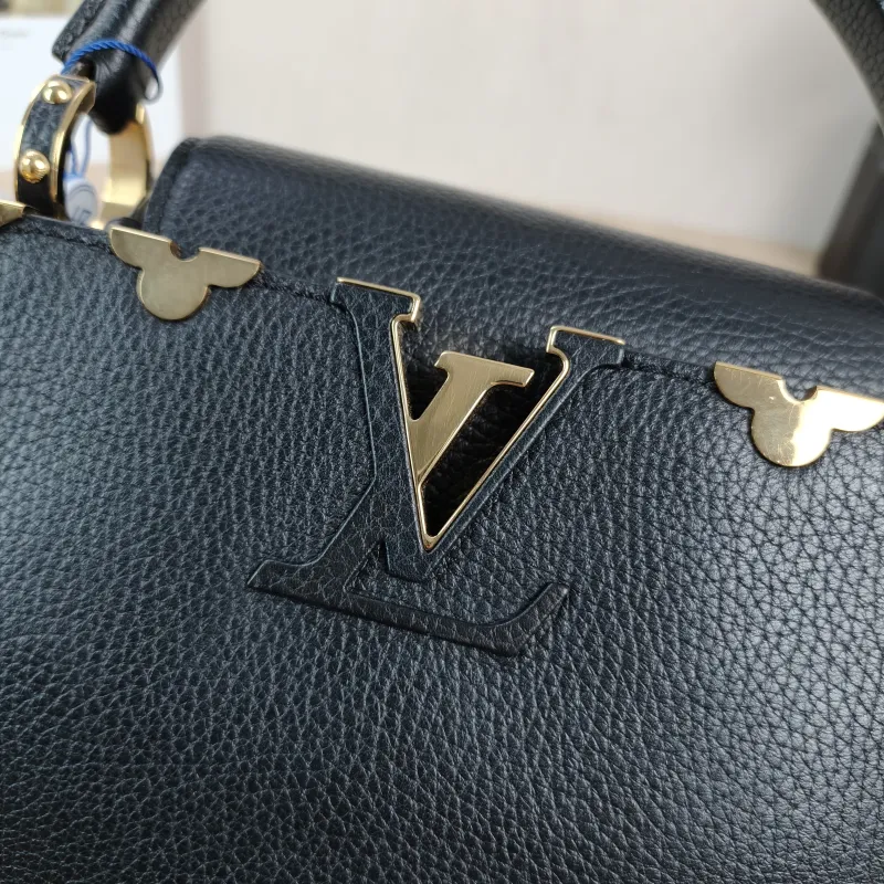 Louis Vuitton Top Handle Bag Capucines Black · Calfskin Medium31.5 × 11 × 20 cm — detail view 11 of 14