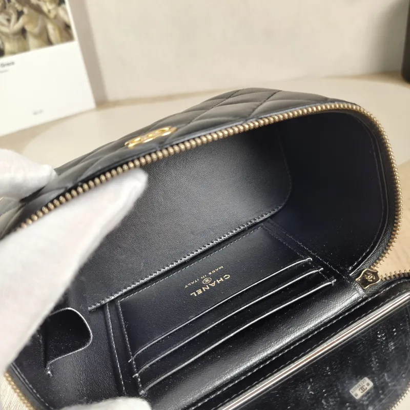 Chanel Crossbody Bag Edition Black with Gold-Tone Hardware Lambskin Mini 16 × 8 × 9.5 cm — detail view 6 of 14