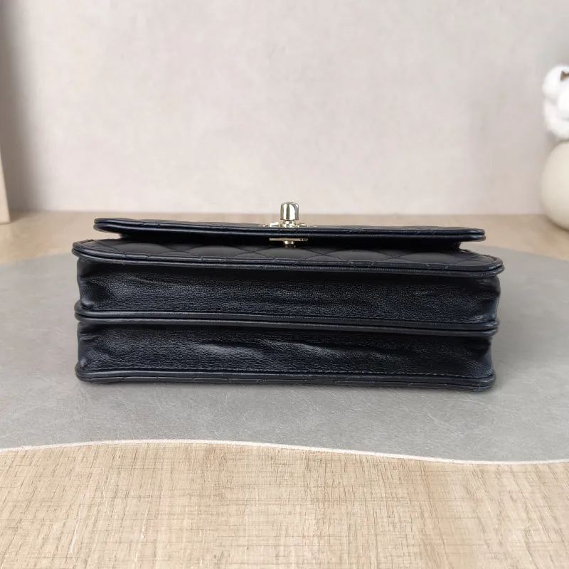 Chanel Crossbody Bag woc Black Lambskin One Size 19 × 6.5 × 10.5 cm — cover view 5 of 5